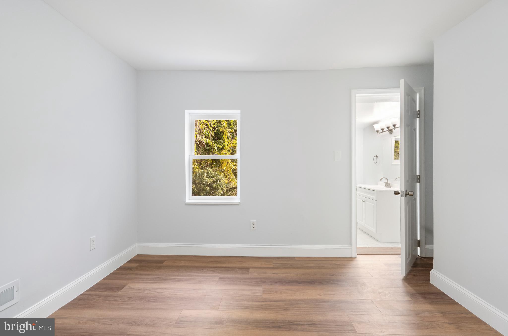 HOLLINS MARKET - Residential