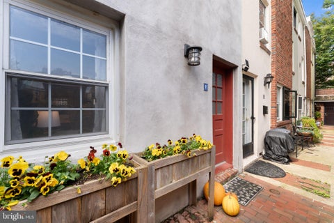 Townhouse For Sale - 718 Addison Street #F<br/> PHILADELPHIA, PA 19147