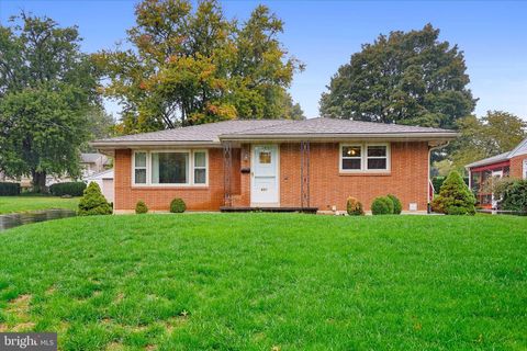 Photo of 651 GROFF AVE, ELIZABETHTOWN, PA 17022 (MLS # PALA2026000)