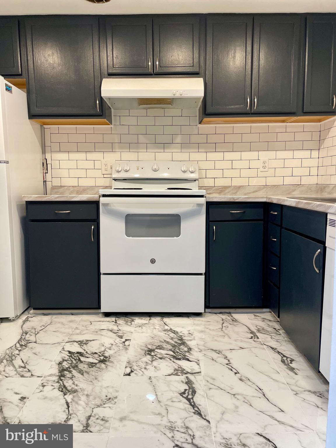 THOMAS CHOICE WEST - Residential Lease