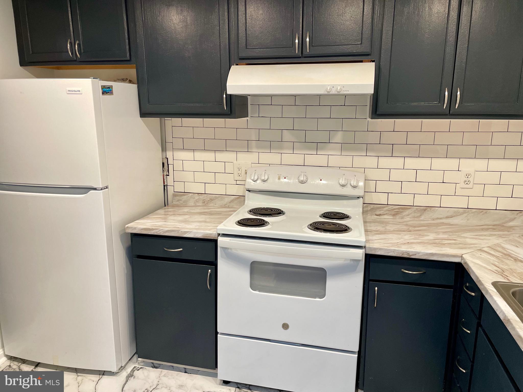 THOMAS CHOICE WEST - Residential Lease