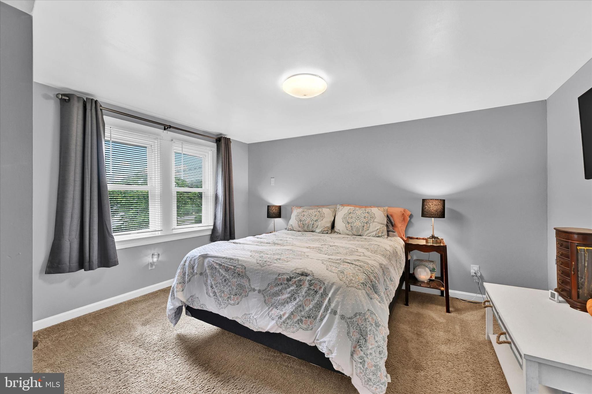 MIDDLE RIVER - Residential