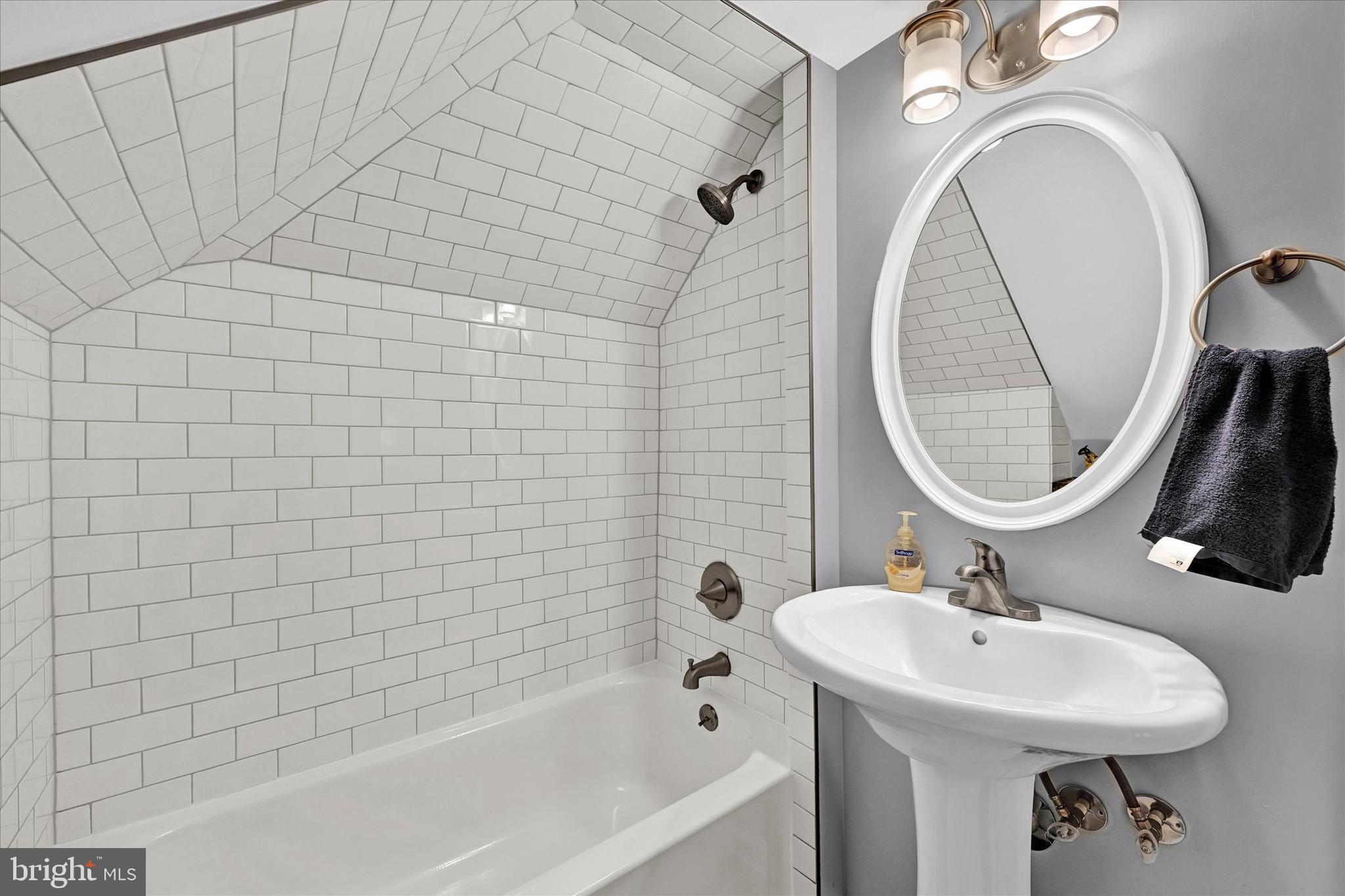 MIDDLE RIVER - Residential