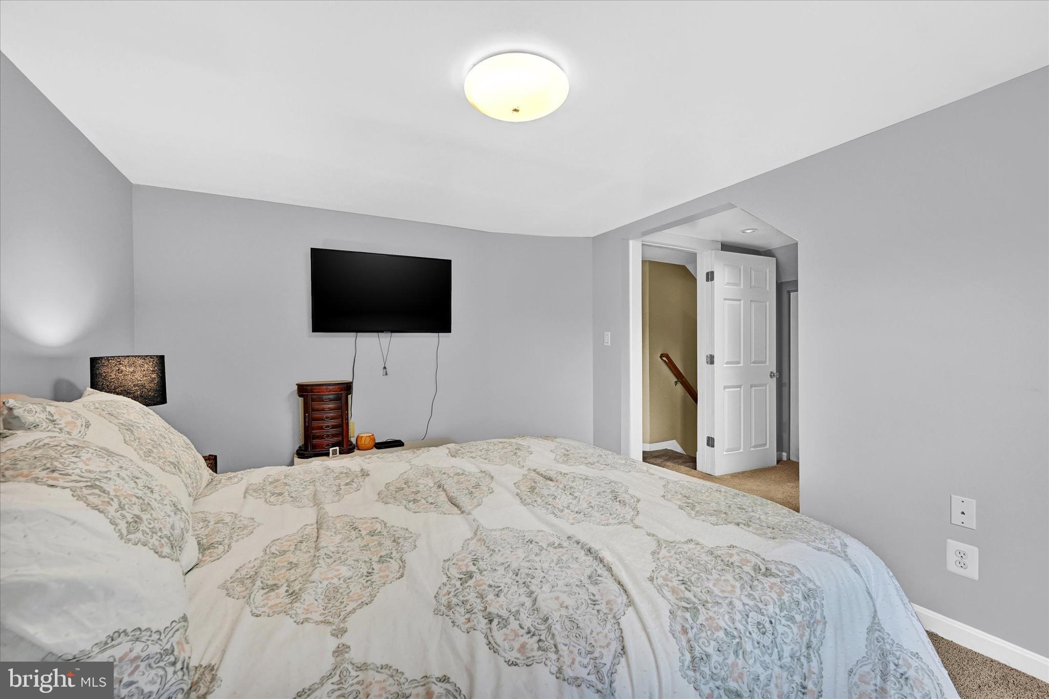 MIDDLE RIVER - Residential