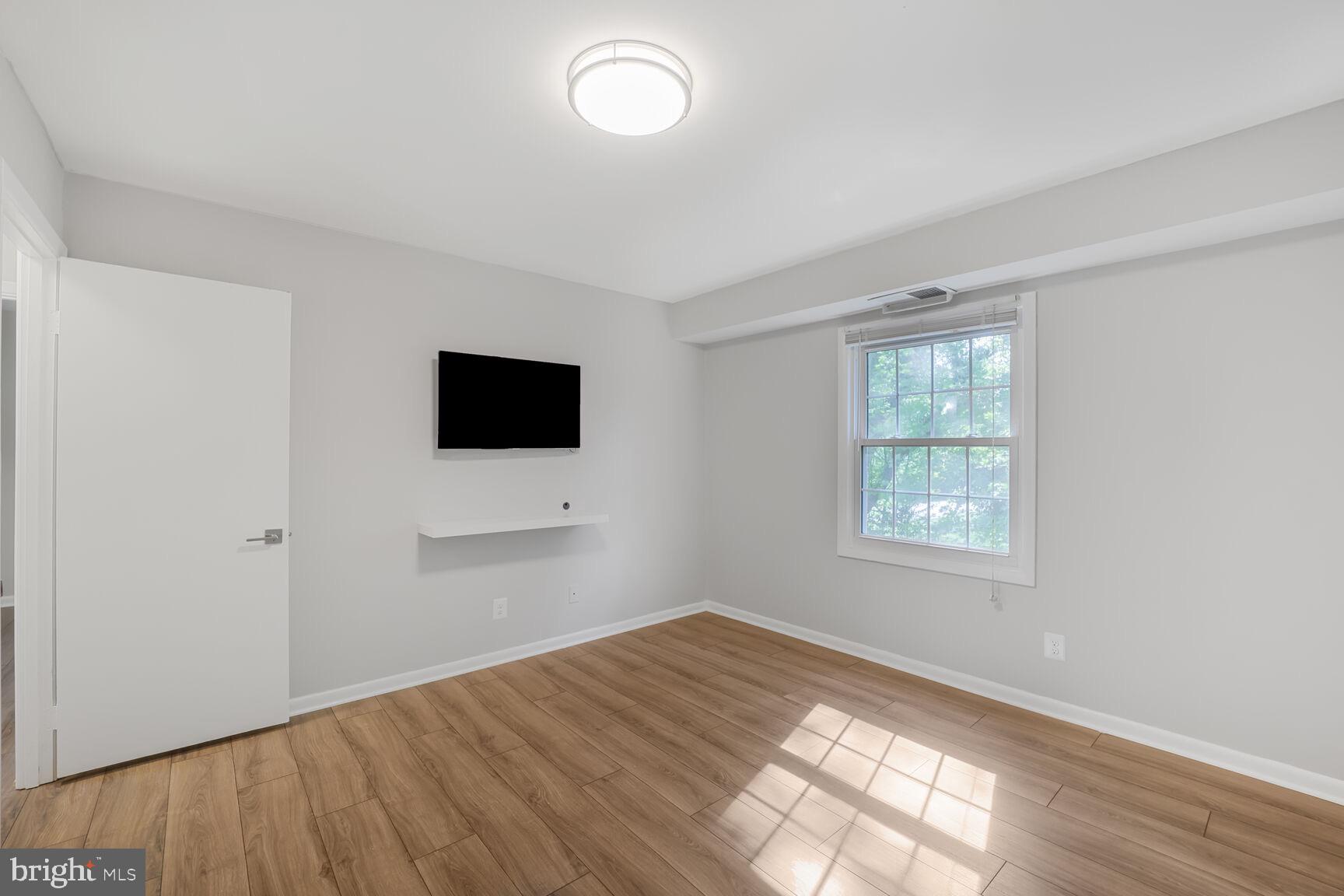 LYNDHURST CONDOS - Residential Lease