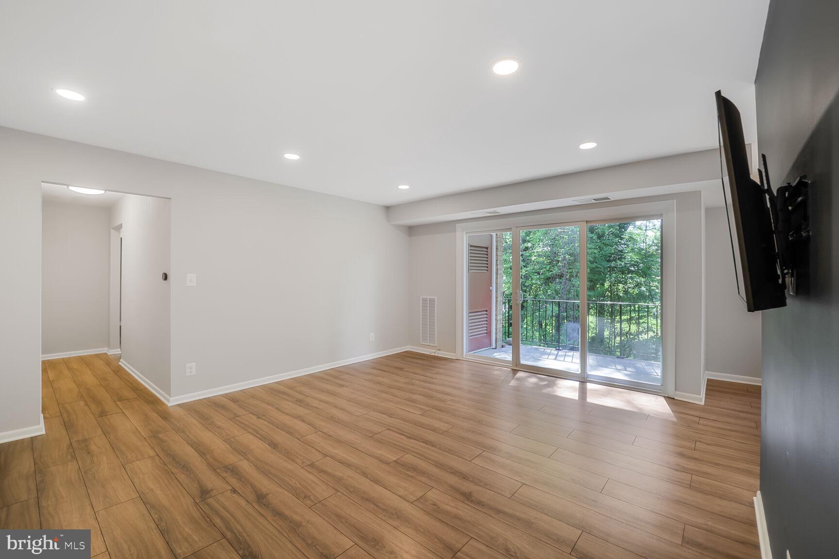 LYNDHURST CONDOS - Residential Lease