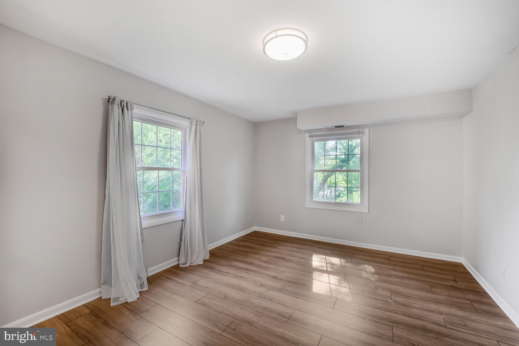 LYNDHURST CONDOS - Residential Lease