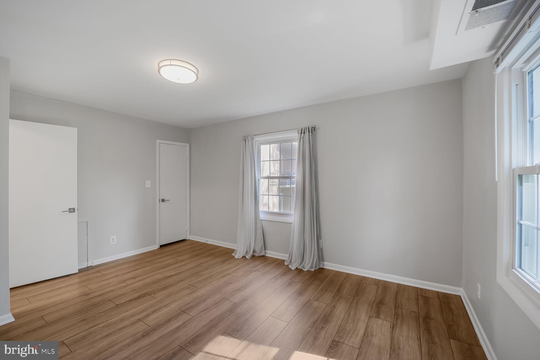 LYNDHURST CONDOS - Residential Lease