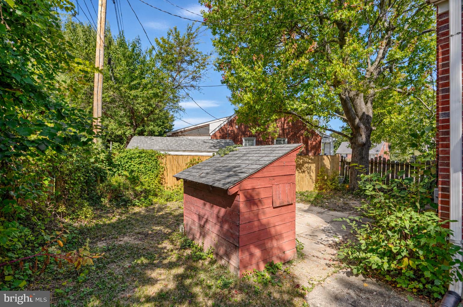 10 HILLVIEW DRIVE