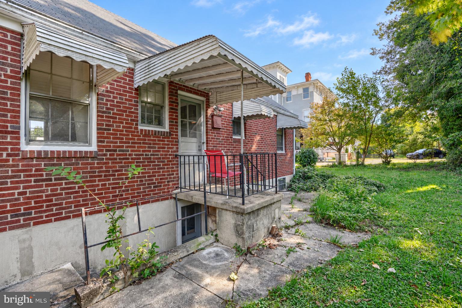 10 HILLVIEW DRIVE