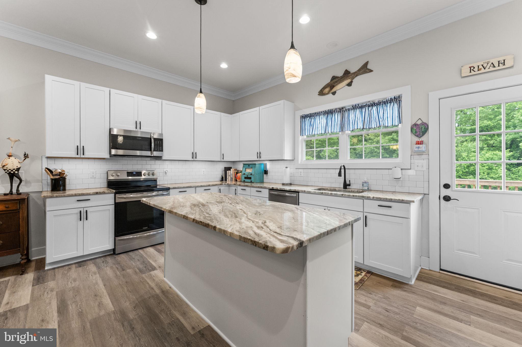 CABIN POINT - Residential