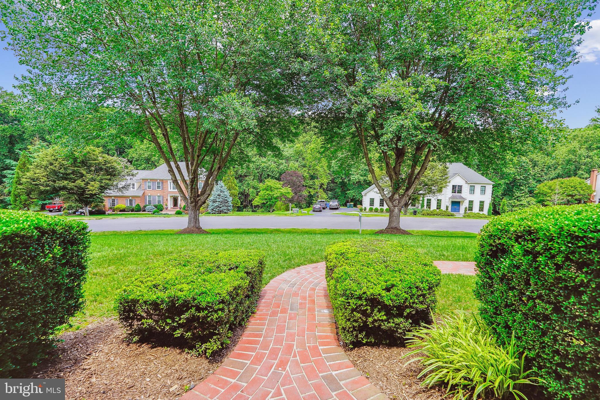9711 BROOKSTONE LANE