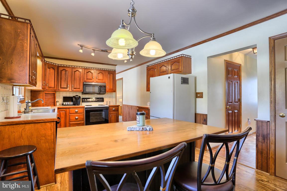 MEADOW BROOK ESTATES - Residential