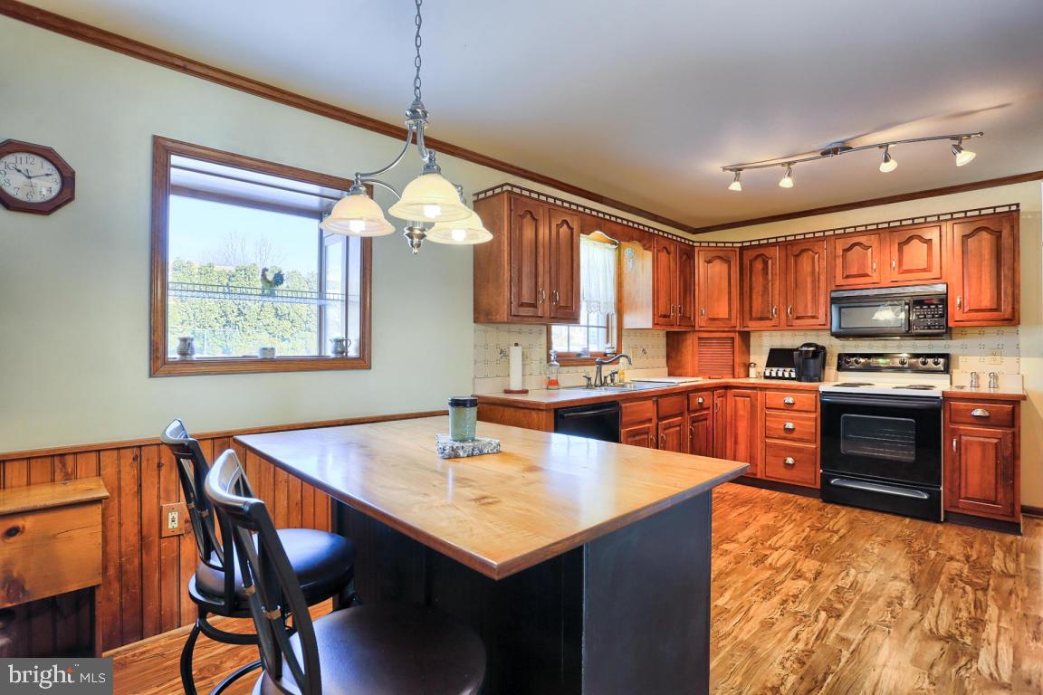 MEADOW BROOK ESTATES - Residential