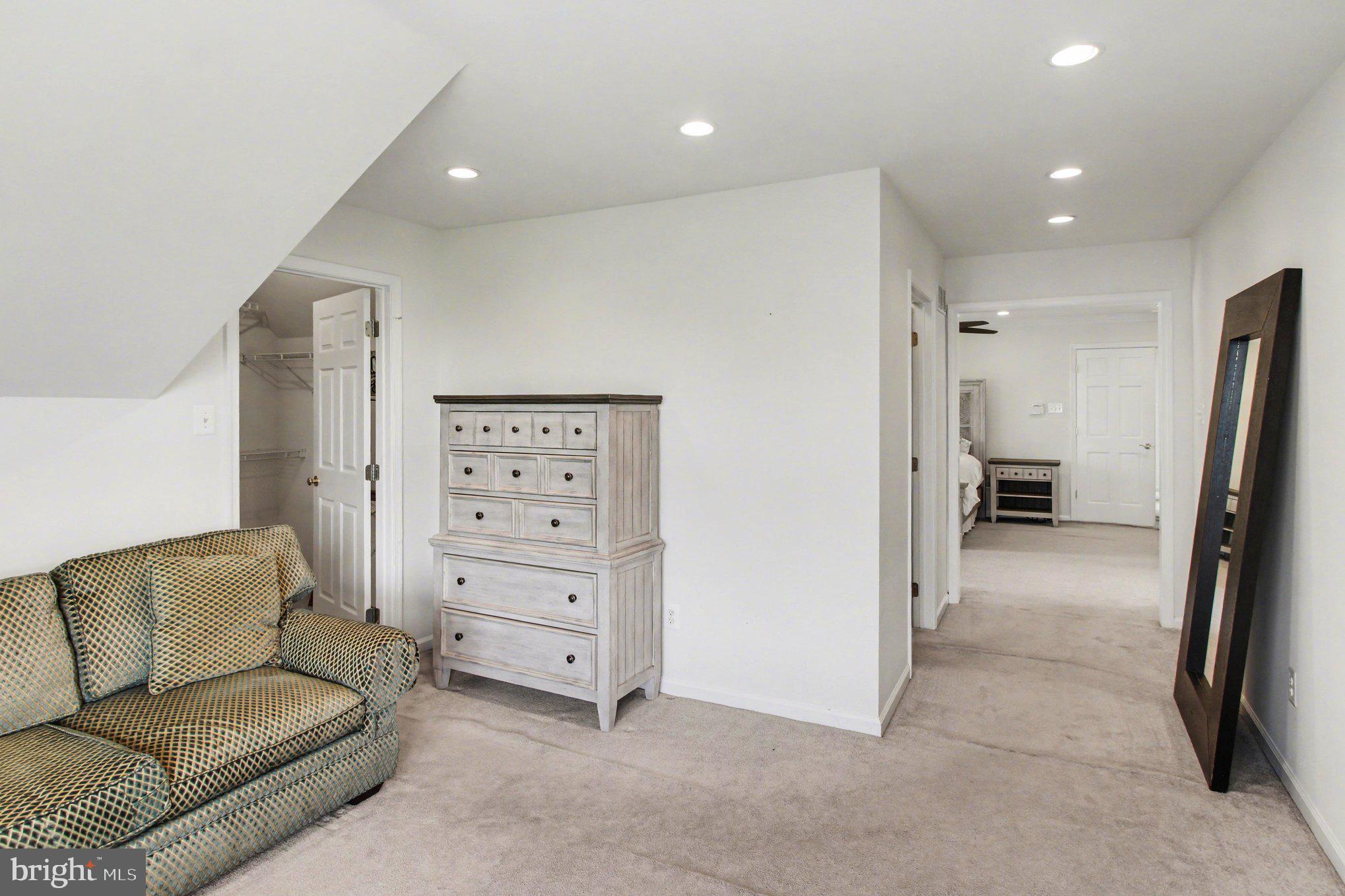 PROVIDENCE OAKS - Residential