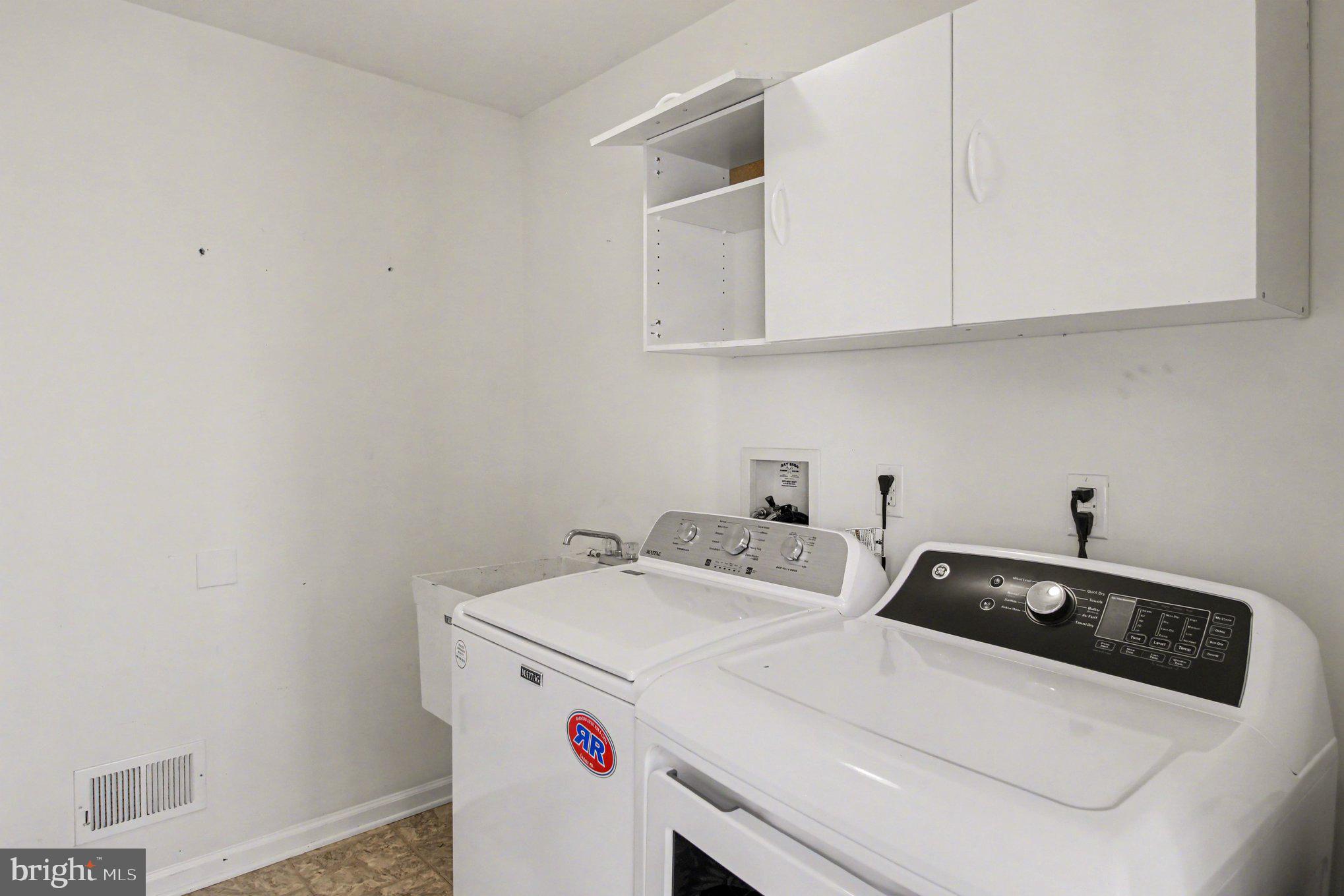 PROVIDENCE OAKS - Residential