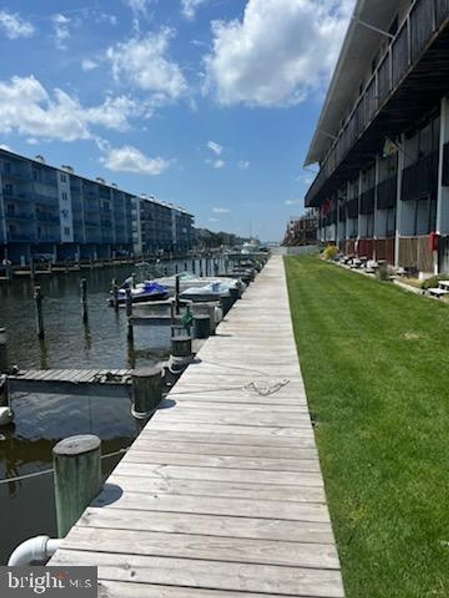 Waterfront 2 level condo at Jockey's Beach Club. Enjoy water views from rear deck. Unit has never been rented by owner. Outdoor pool for those hot summer days. Easy access to beach on 123rd street. Condo includes all furnishings. Fully turn key. Unit has been a beach haven for 20 years and it can be yours next!
Boat slips are available for rent. Don't let this one get away!