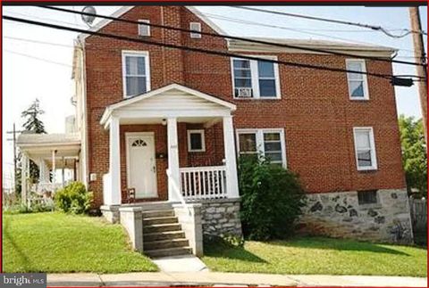 Townhouse For Sale - 445 E Franklin Street<br/> HAGERSTOWN, MD 21740
