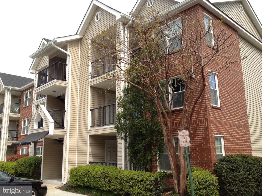 Bright, clean, quiet top floor one bedrm unit with balcony in gated community with pool & fitness center one minute to 395. Free shuttle to Pentagon city Metro! Fresh paint. Washer/Dryer in unit. Generous storage closet on balcony & reserved parking space. Sorry no pets. Must have good credit. Vacant and ready for move in!