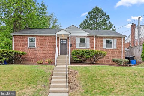 Photo of 12422 Feldon Street, SILVER SPRING, MD 20906 (MLS # MDMC2230372)