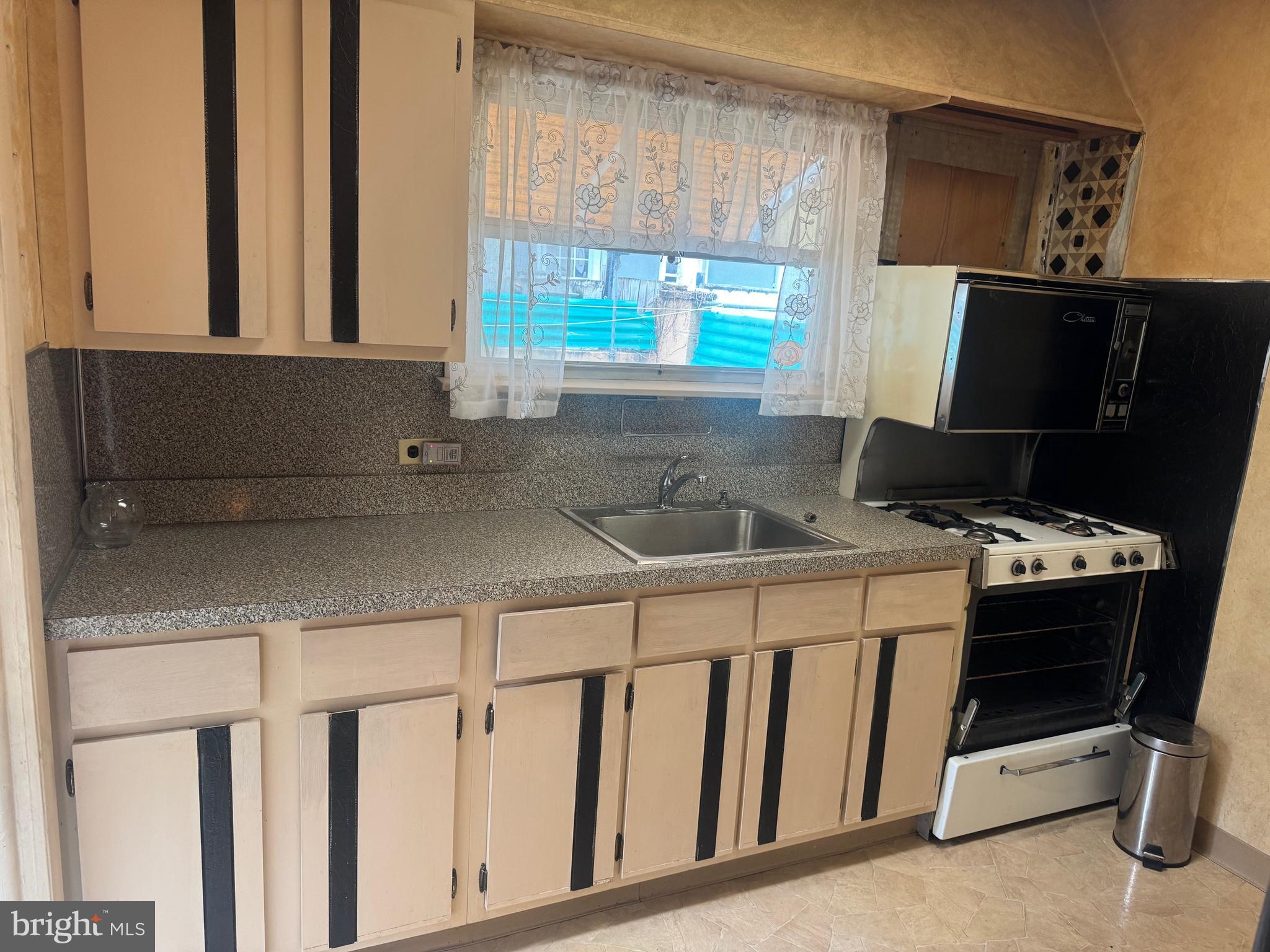 LOWER MOYAMENSING - Residential