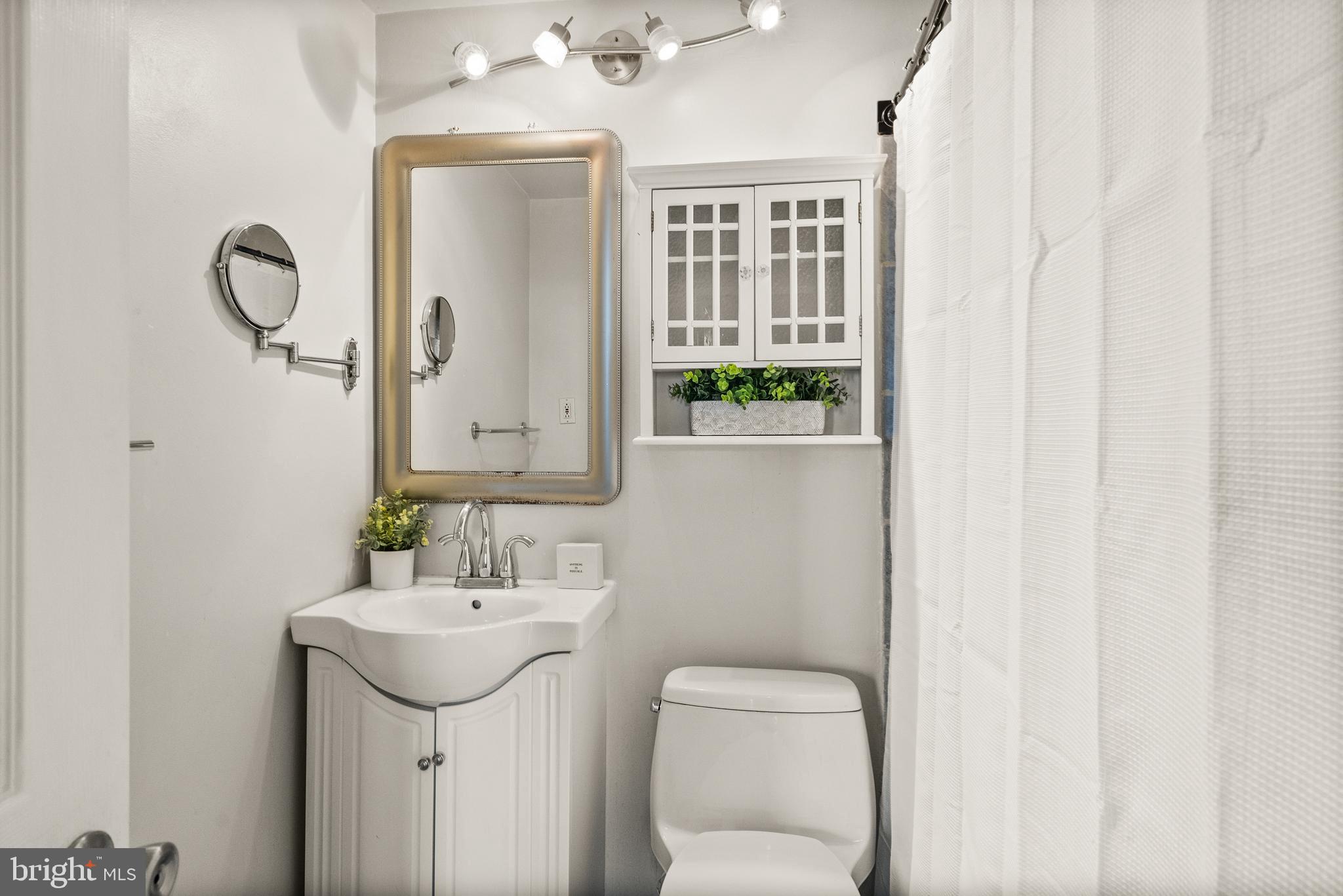 FORTY SIX HUNDRED - Residential