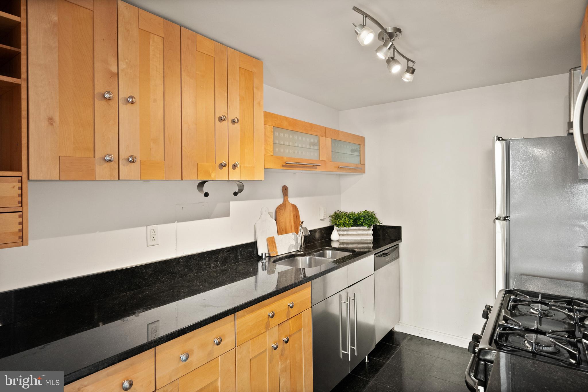 FORTY SIX HUNDRED - Residential