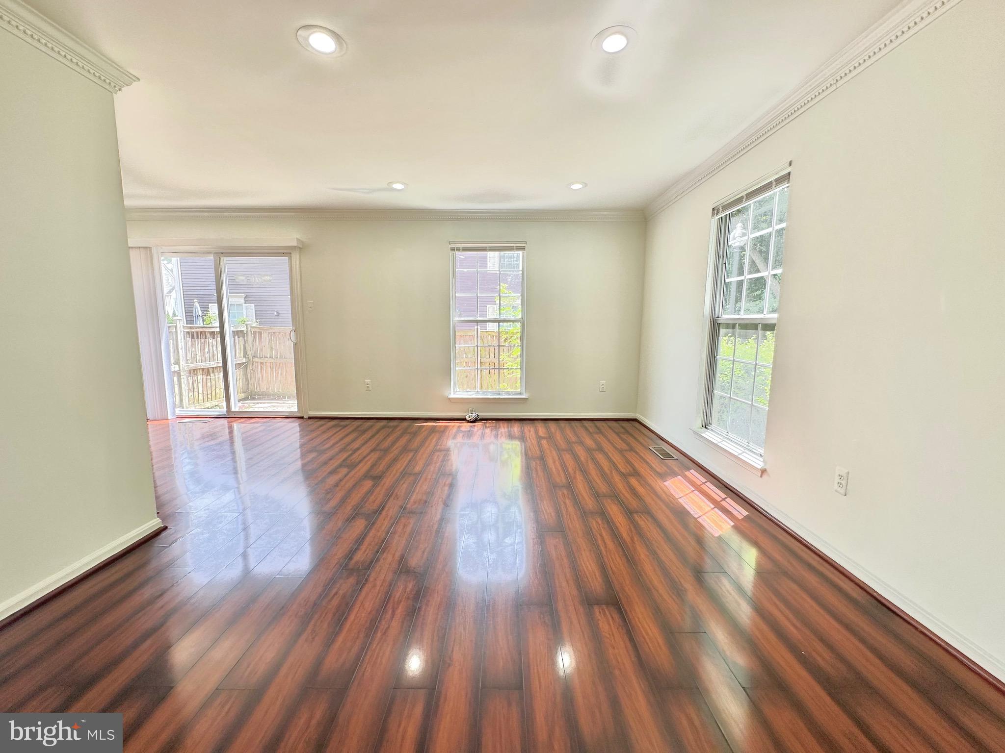 LONGMEAD - Residential