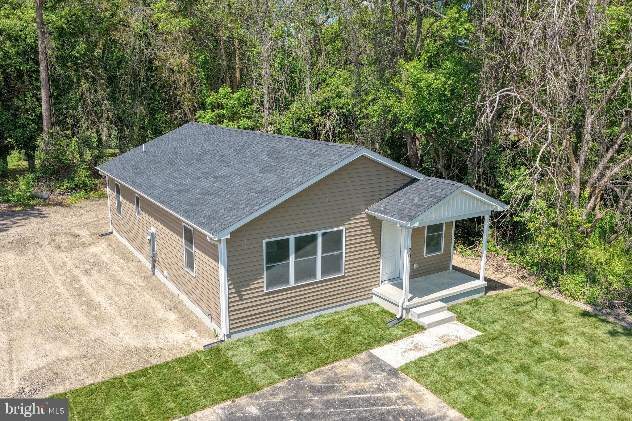 207 CHARLES WAY
