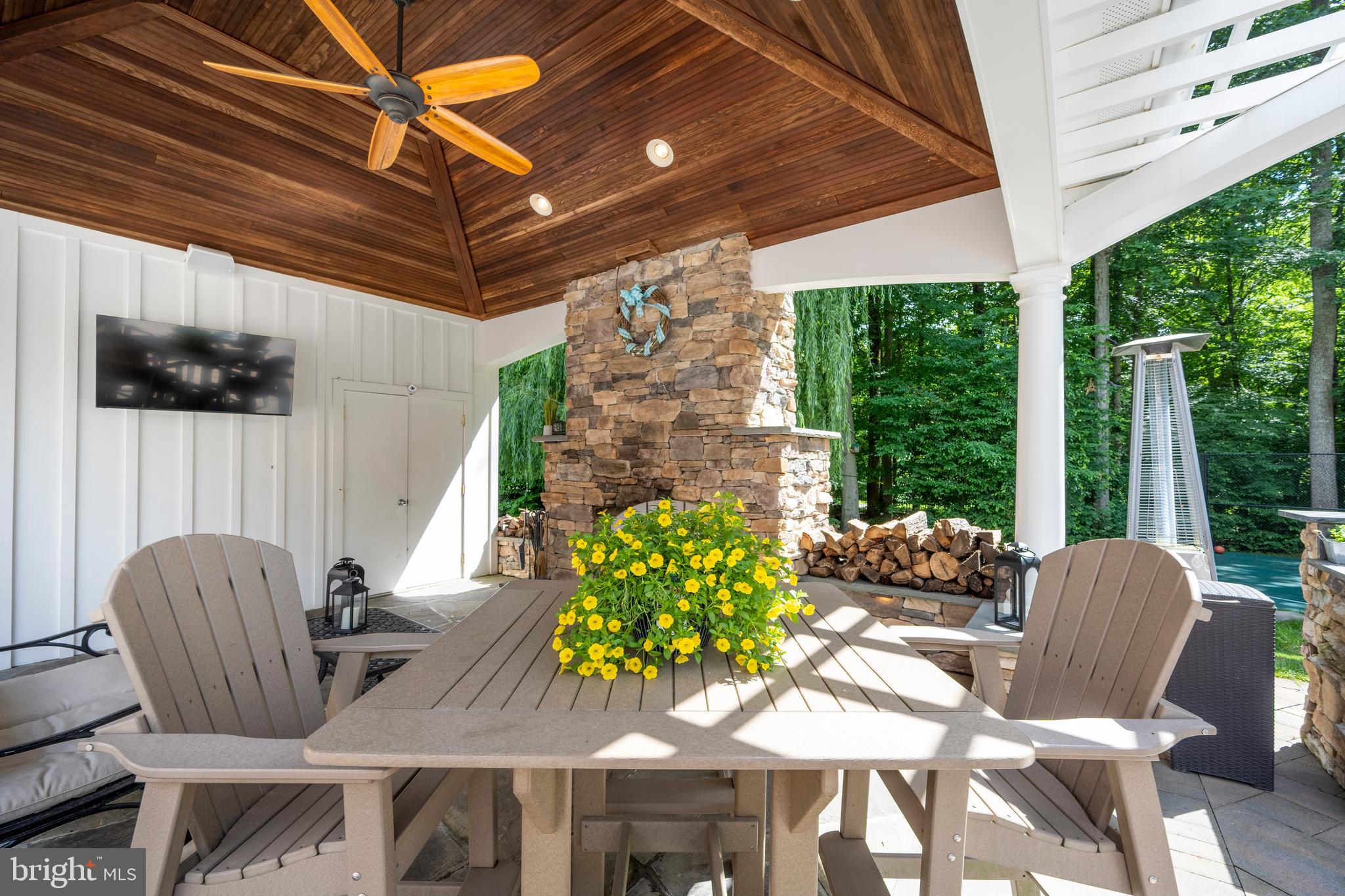 SOUTH RIVER COLONY - Residential