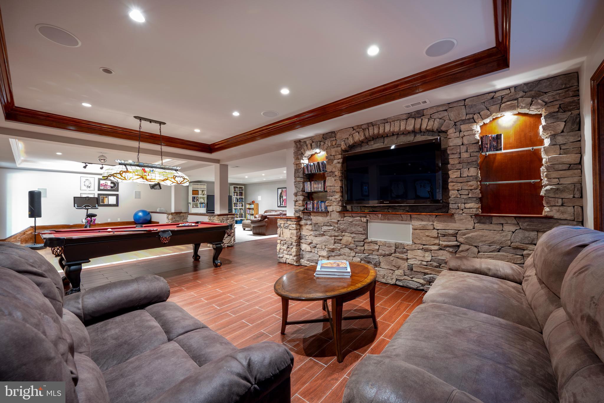 SOUTH RIVER COLONY - Residential