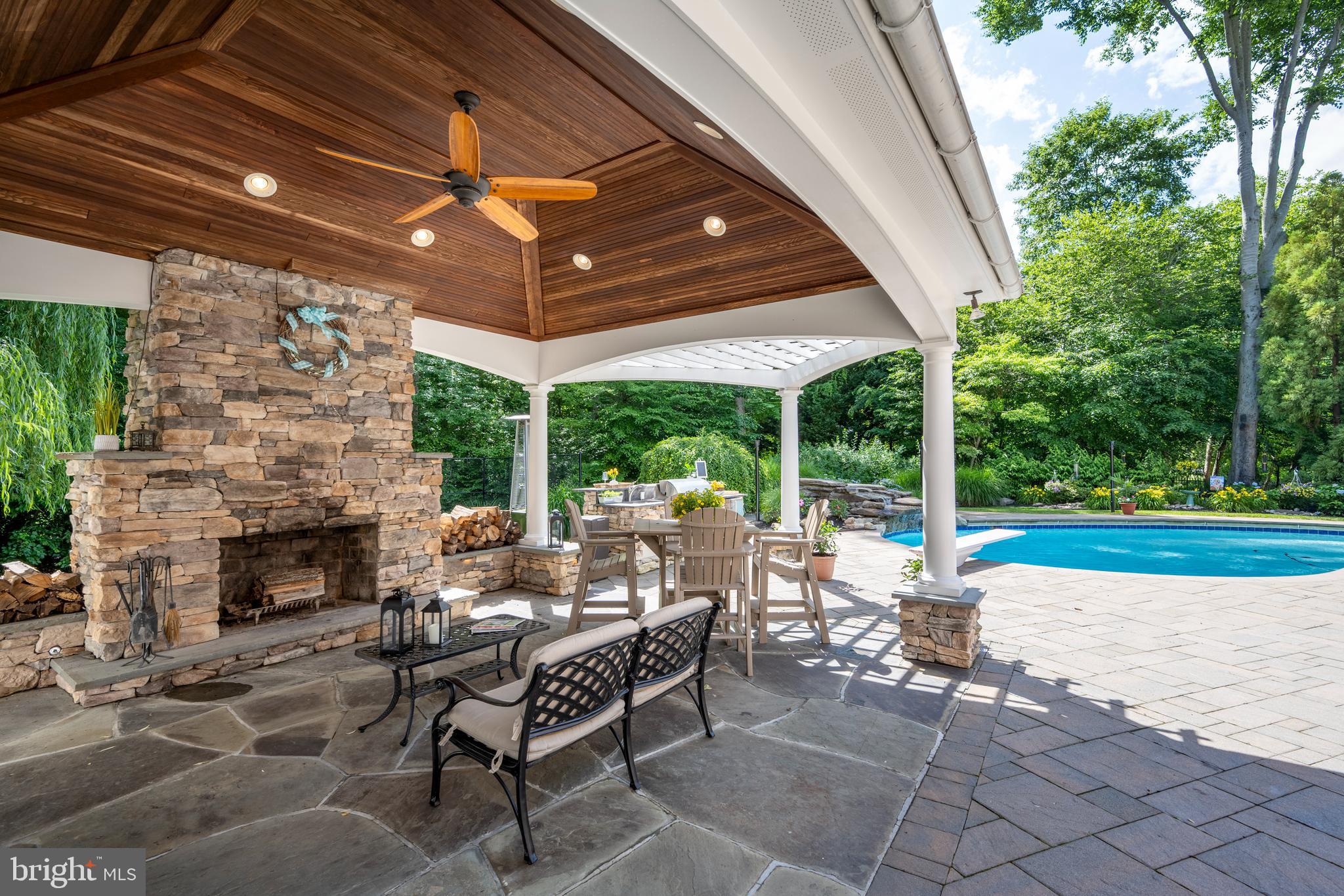 SOUTH RIVER COLONY - Residential