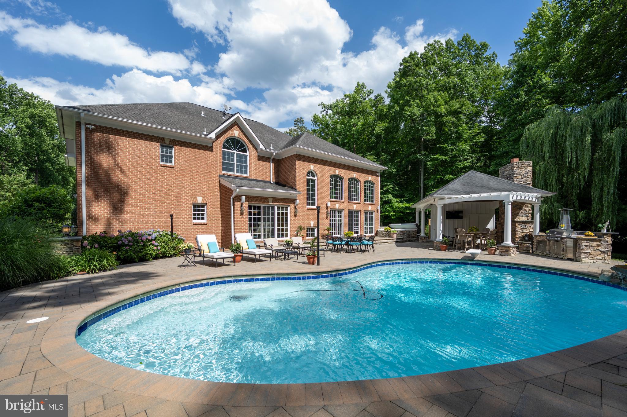 SOUTH RIVER COLONY - Residential