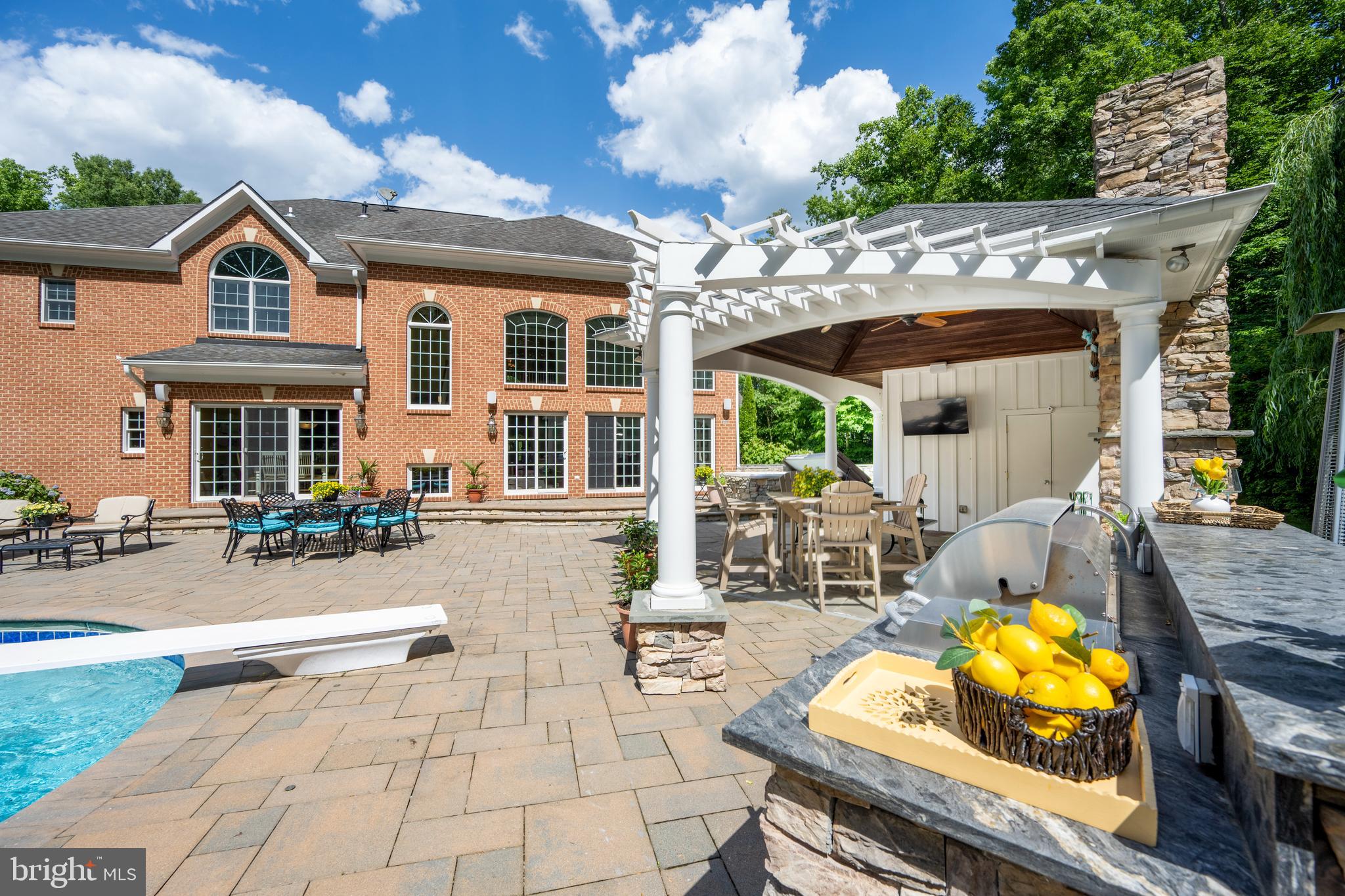 SOUTH RIVER COLONY - Residential