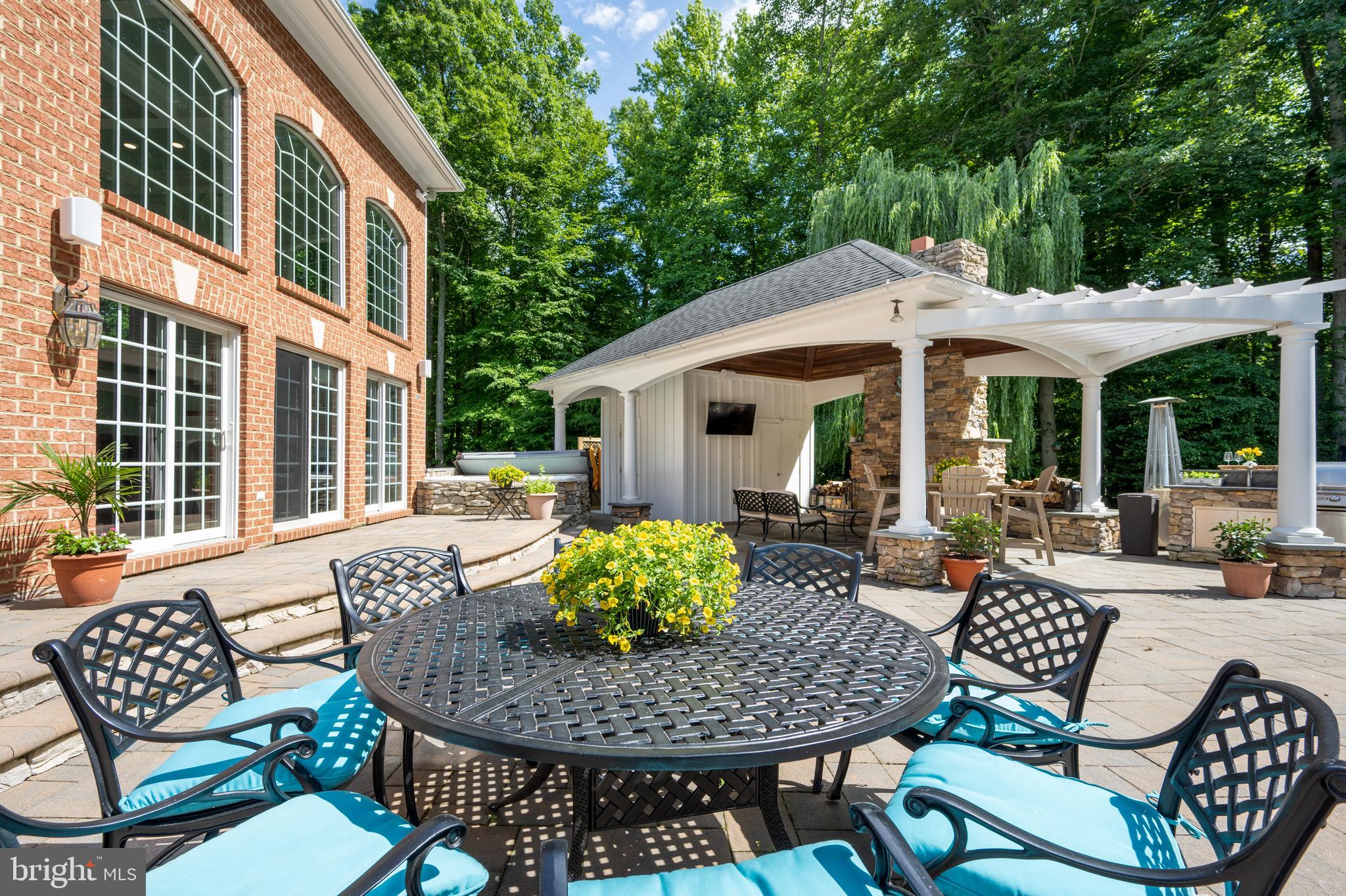 SOUTH RIVER COLONY - Residential