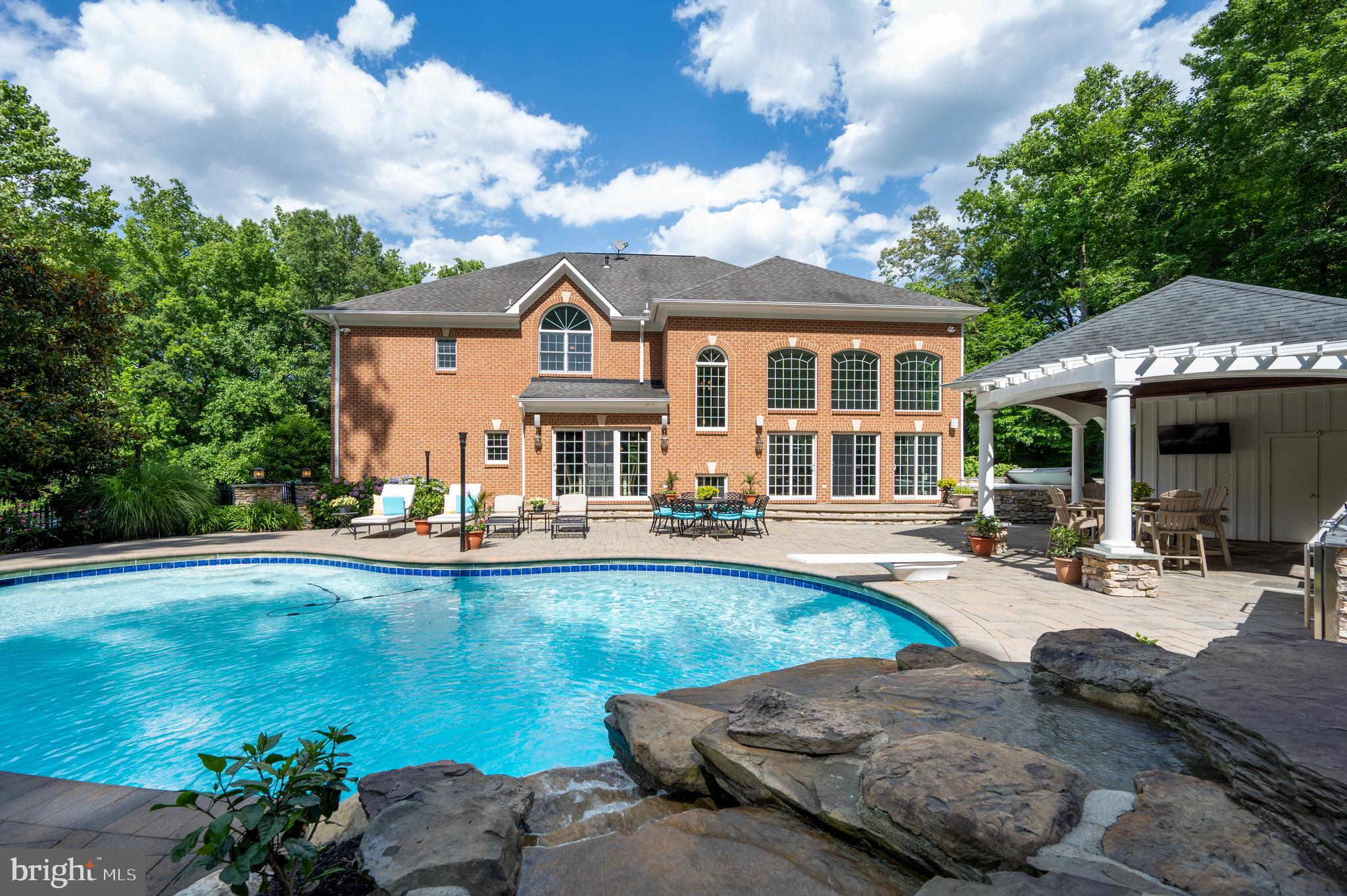 SOUTH RIVER COLONY - Residential