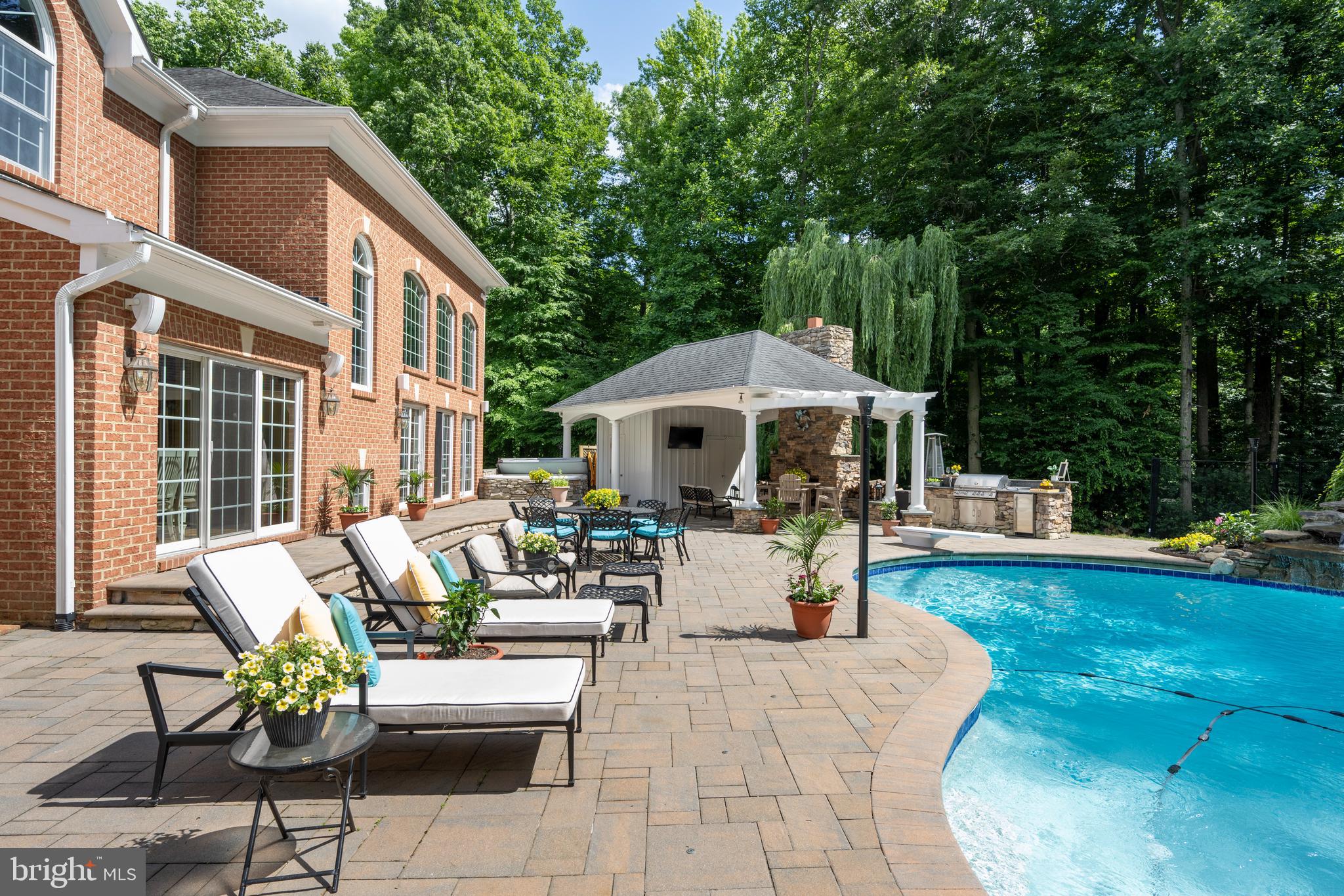 SOUTH RIVER COLONY - Residential