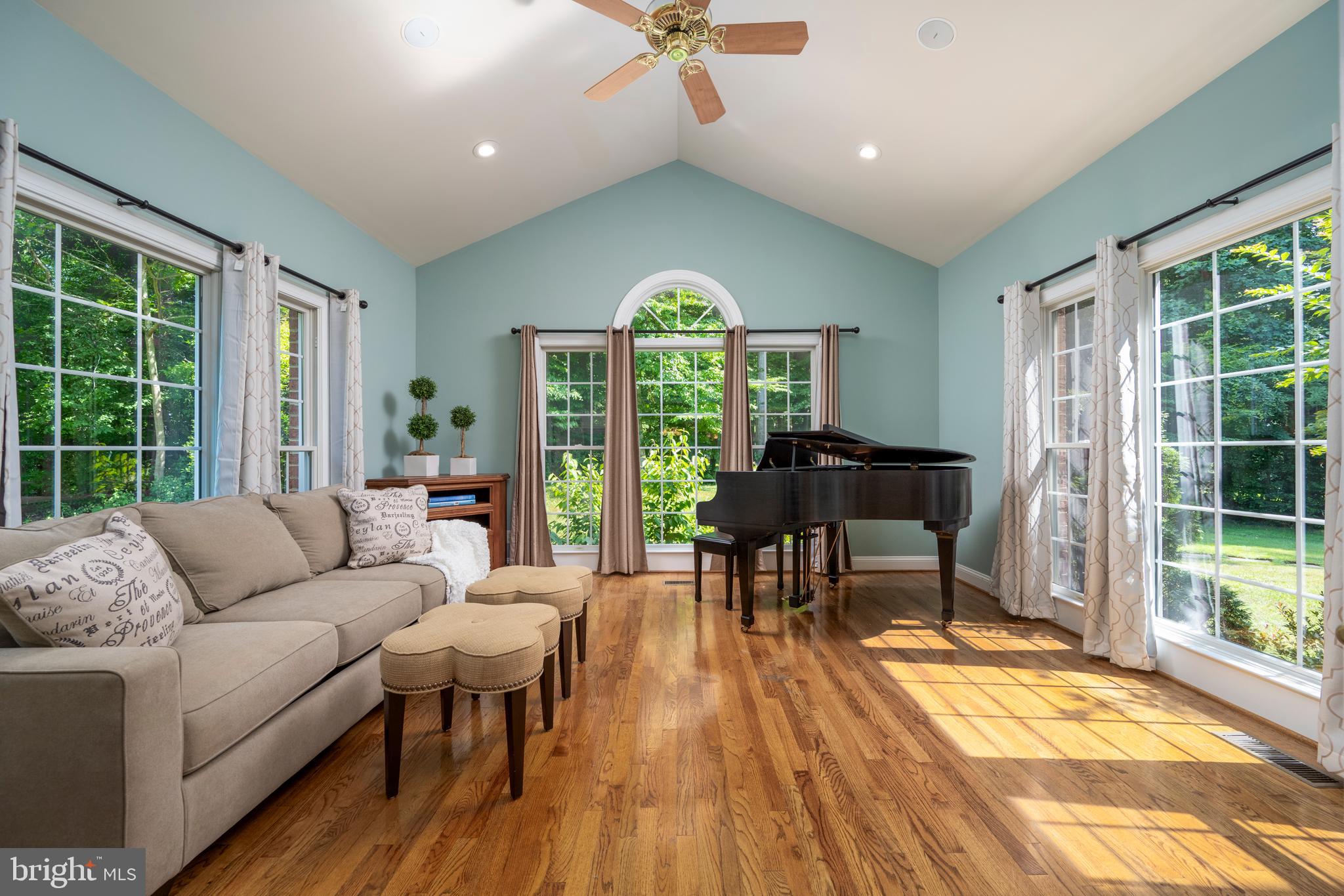 SOUTH RIVER COLONY - Residential