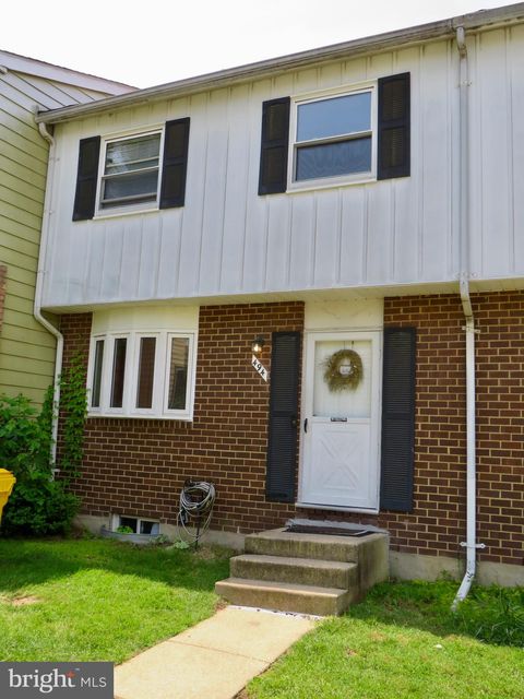 Townhouse For Sale - 494 Kenilworth Court<br/> GLEN BURNIE, MD 21061