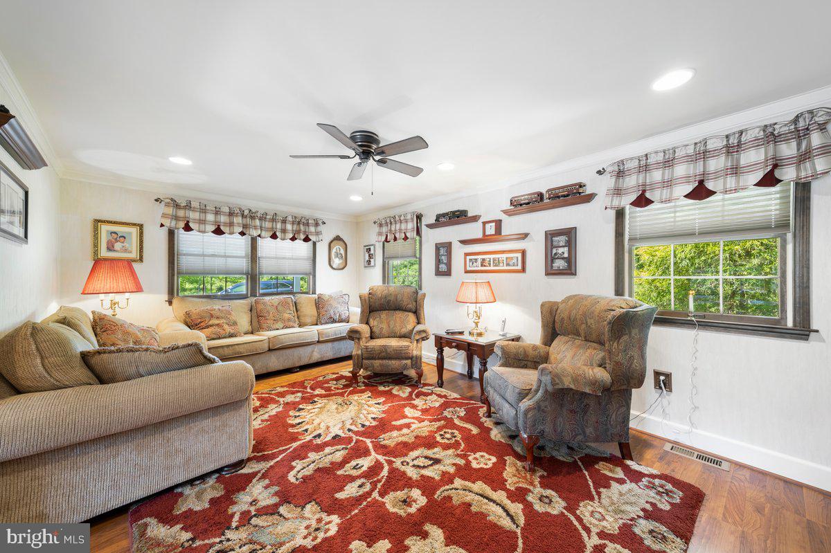 COUNTRY RIDGE - Residential