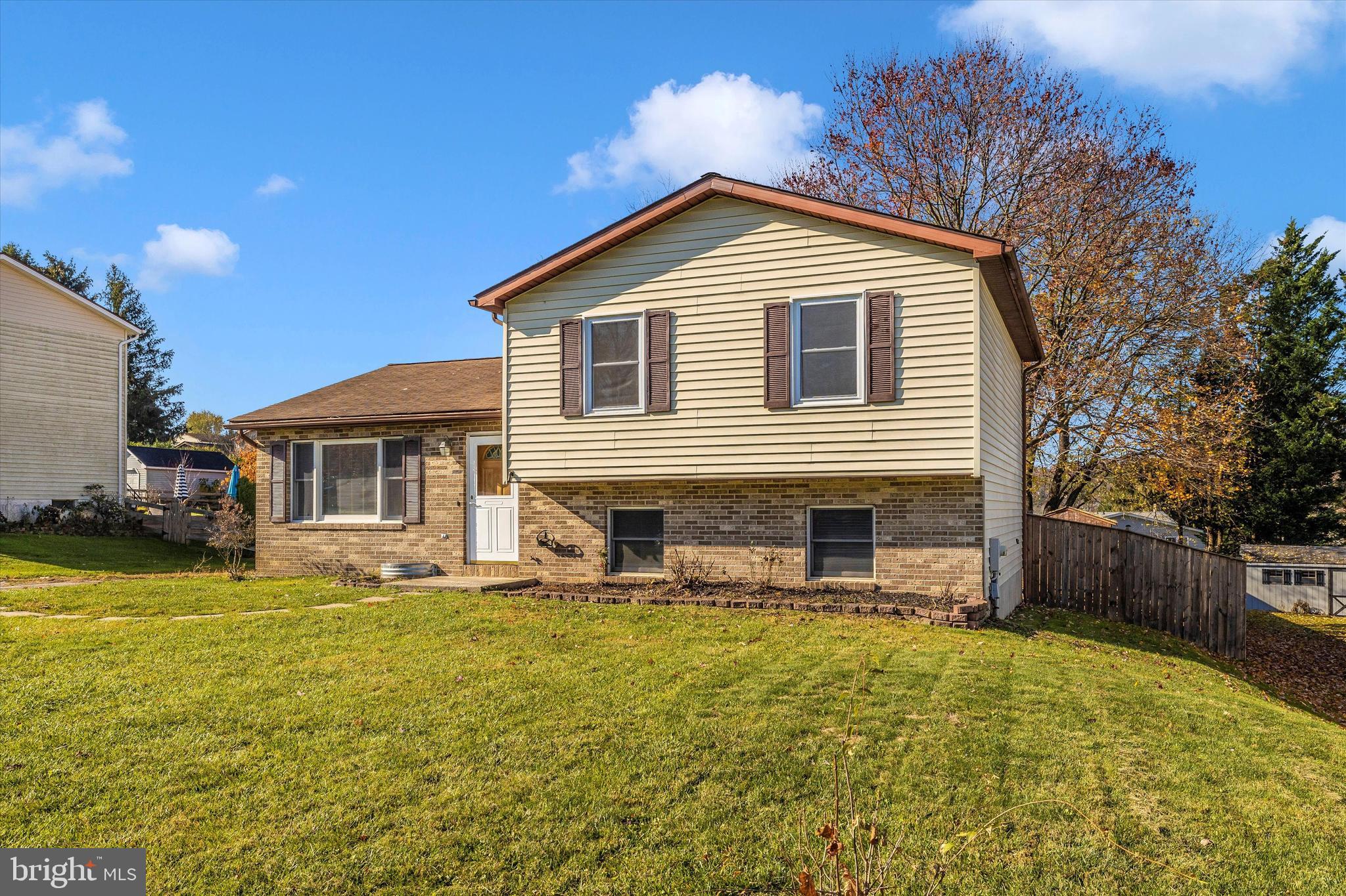 WHISPERING VALLEY - Residential