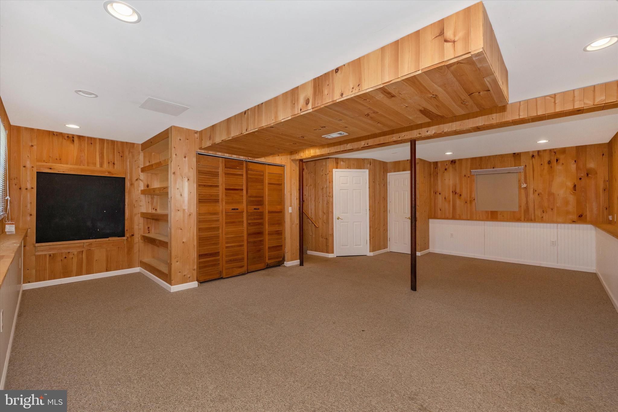 WHISPERING VALLEY - Residential