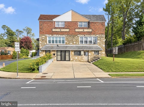 Townhouse For Sale - 8597 Bustleton Avenue<br/> PHILADELPHIA, PA 19152