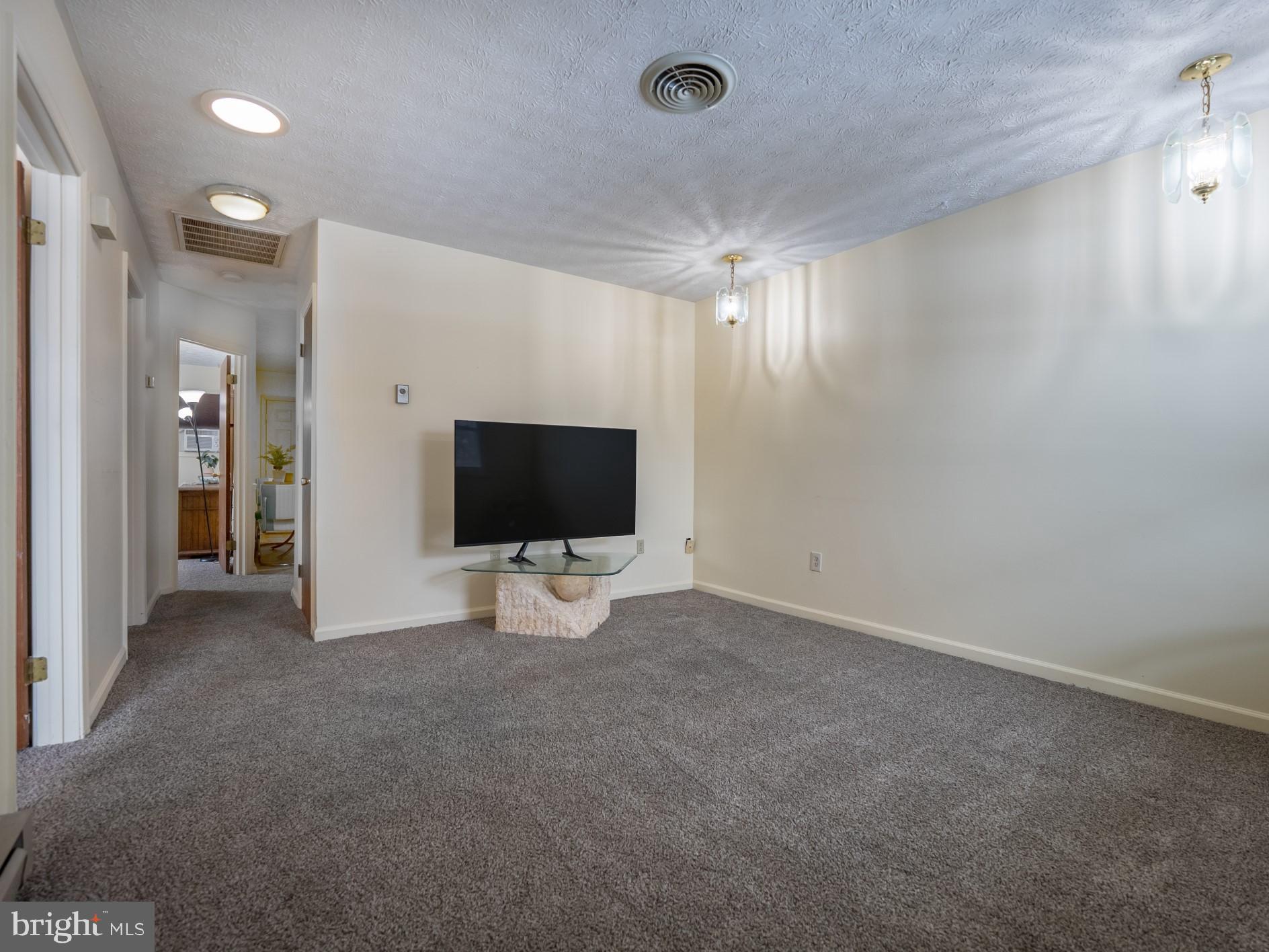 KENSINGTON HEIGHTS - Residential