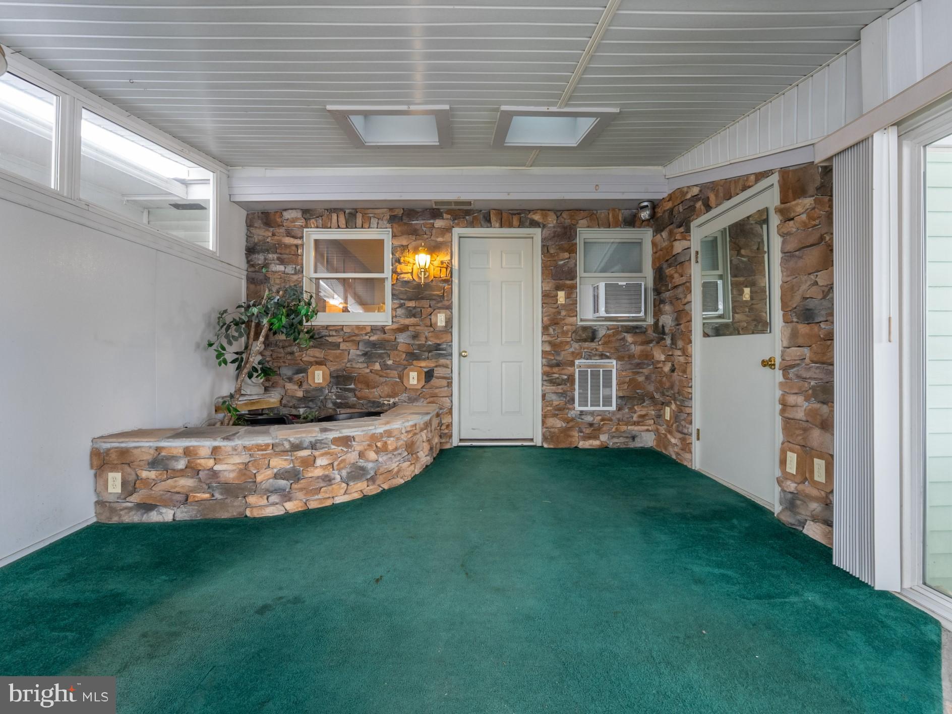 KENSINGTON HEIGHTS - Residential