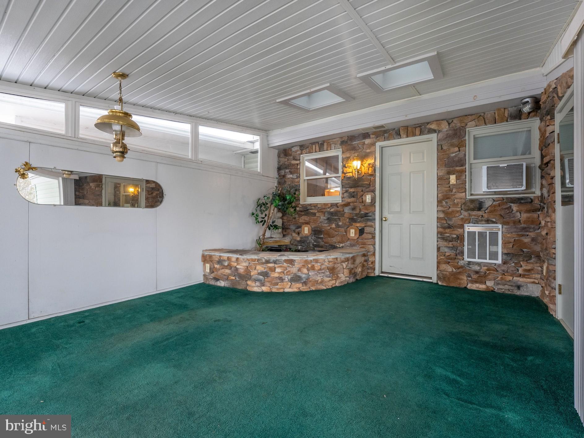 KENSINGTON HEIGHTS - Residential