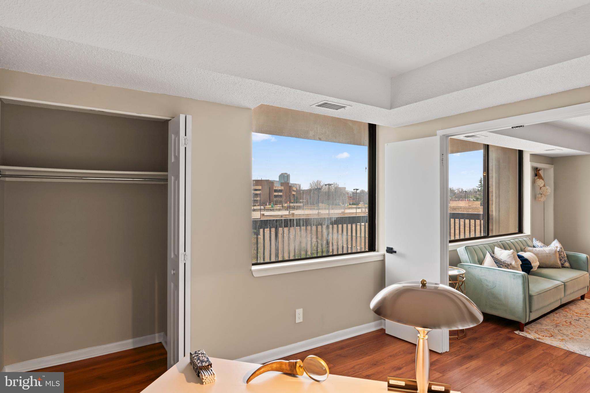 SKYLINE HOUSE - Residential