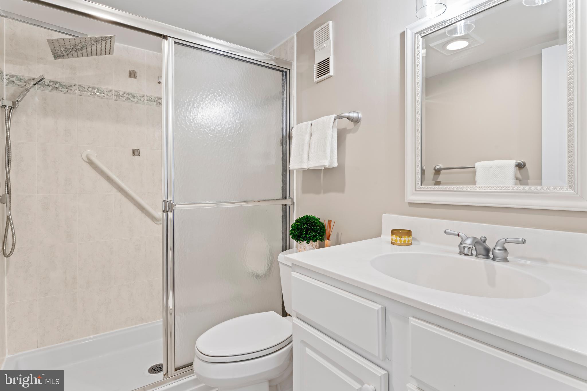 SKYLINE HOUSE - Residential