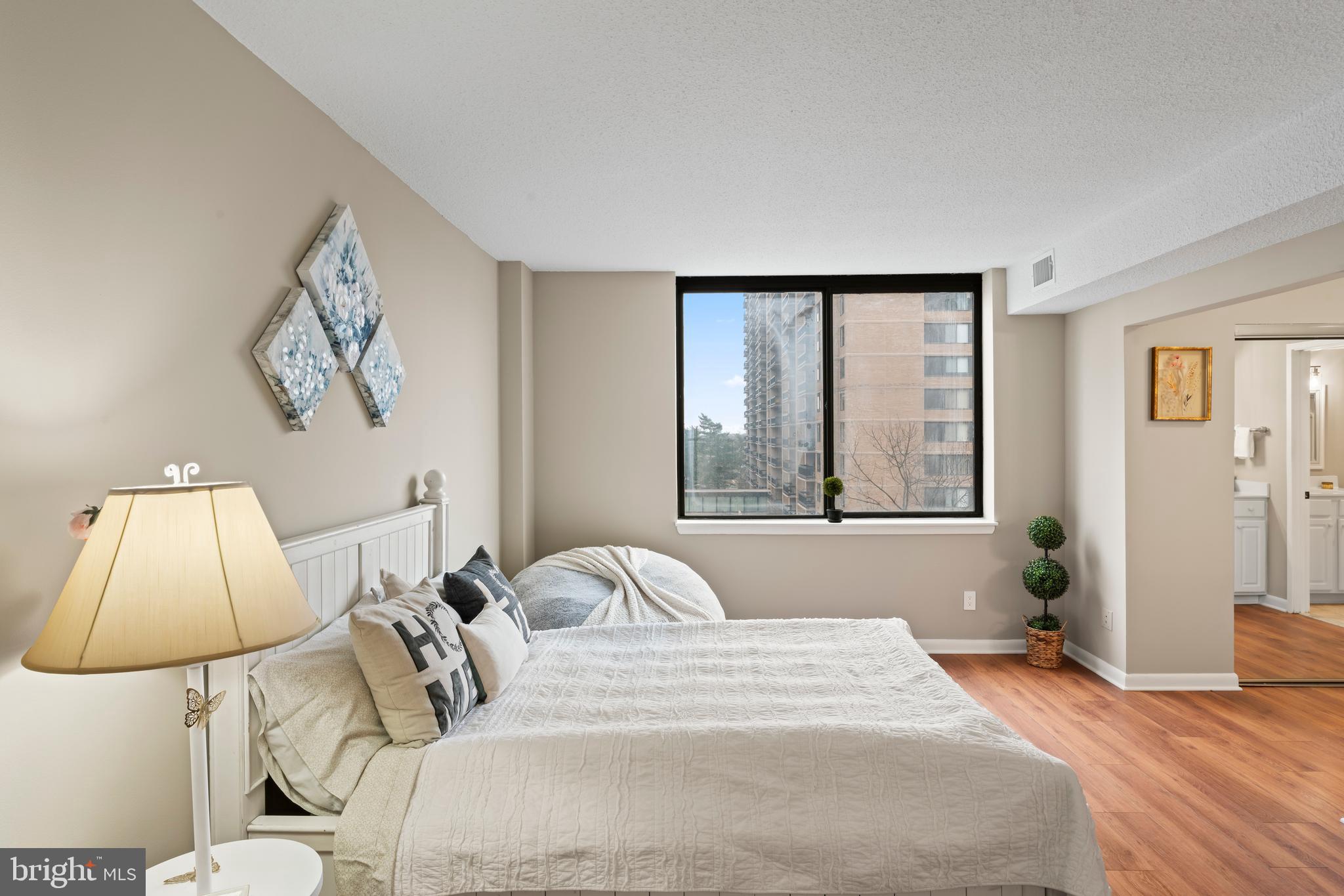 SKYLINE HOUSE - Residential