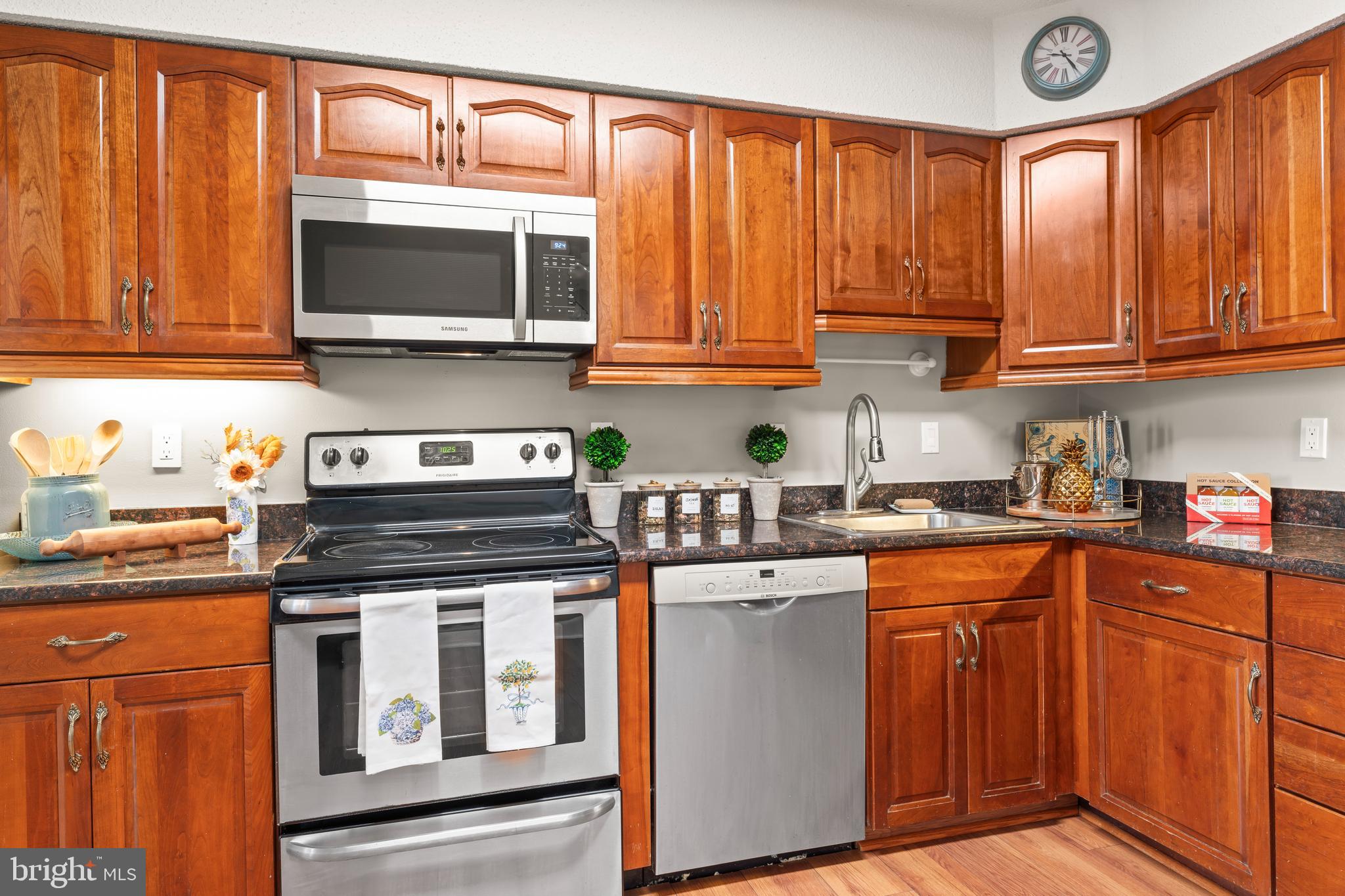 SKYLINE HOUSE - Residential